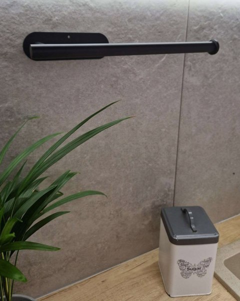 Uchwyt na Ręcznik Papierowy Loft – Czarny Mat – Montaż Bez Wiercenia (Taśma 3M)