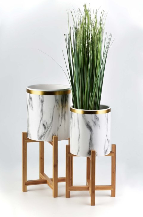 Marmurowa Doniczka na Drewnianym Stojaku AVA BEIGE 18 cm – Elegancka Osłonka ze Złotym Rantem