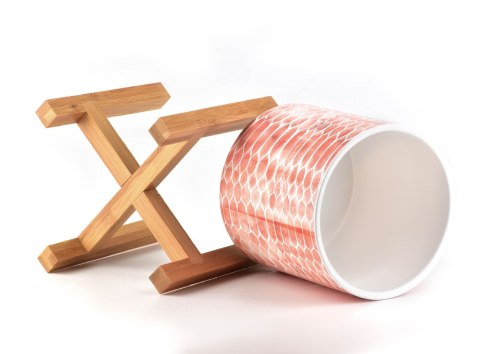 Pomarańczowa Doniczka AVA 16 cm na Stojaku – Ceramiczna Osłonka w Geometryczny Wzór