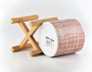 Doniczka AVA 16 cm na Drewnianym Stojaku – Beżowa Osłonka Ceramiczna z Fakturą