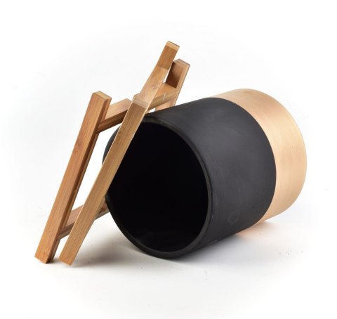 Czarna Doniczka ze Złotym Pasem AVA GOLD 18x20 cm na Drewnianym Stojaku