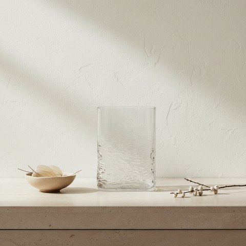 Wazon szklany SERENITE 13x6,5x17 cm – Mondex, Struktura Fal, Transparentny